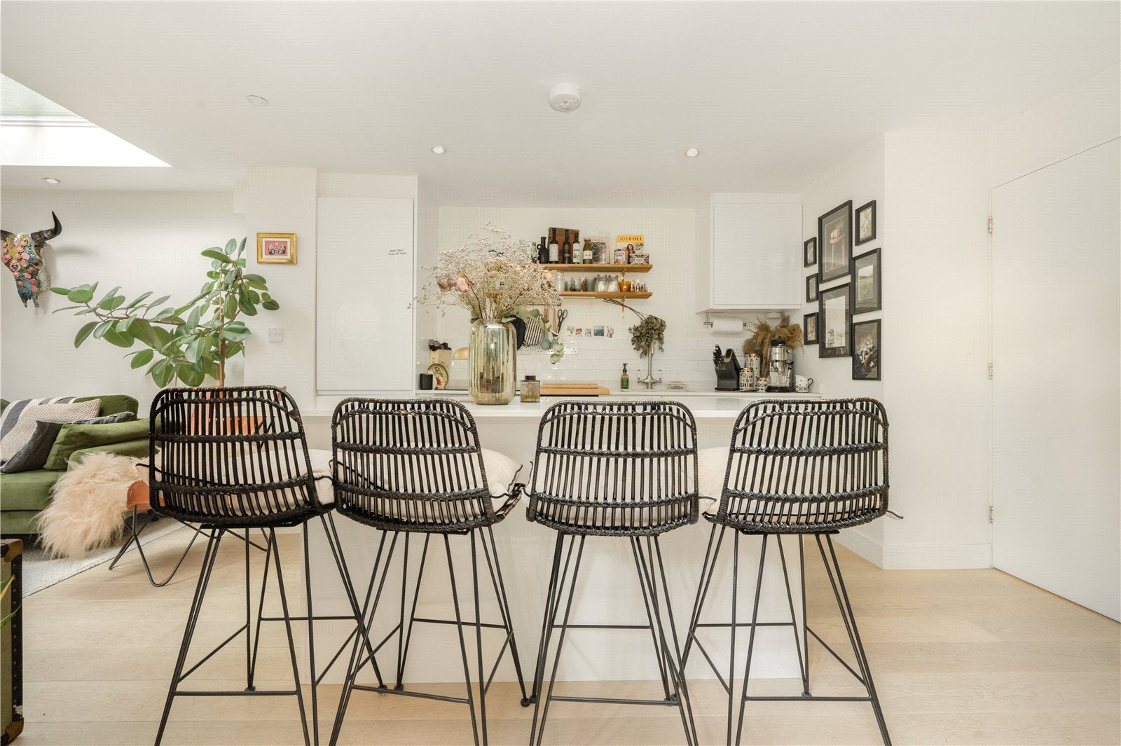 Flat Blythe Road in Greater London
