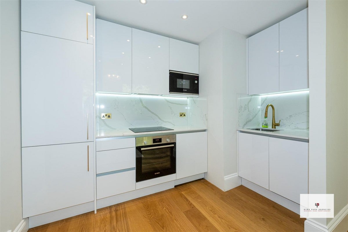 Flat Cleveland Square in City of Westminster