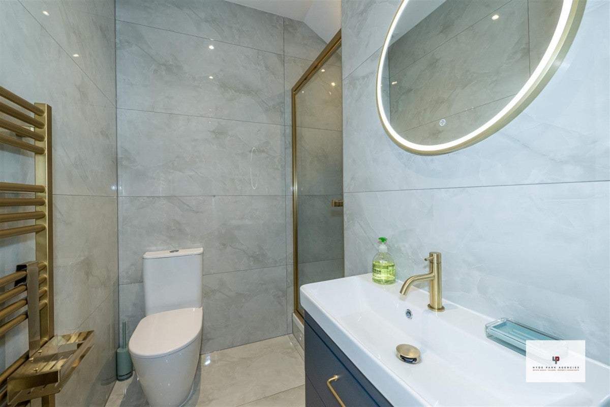 Flat Cleveland Square in City of Westminster