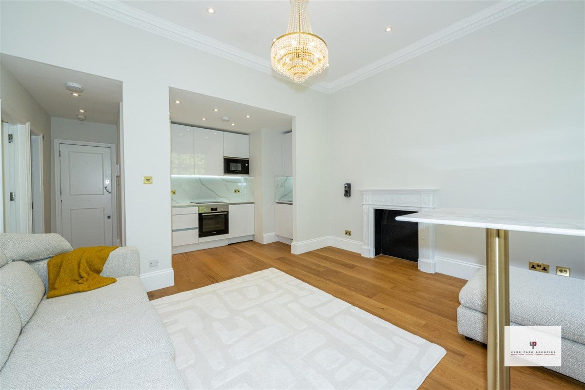 Flat Cleveland Square in City of Westminster