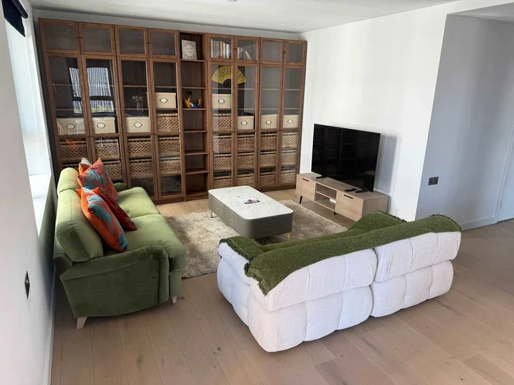 Flat Chandlers Avenue in Greater London