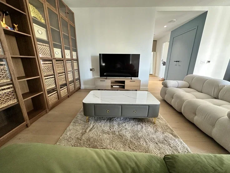 Flat Chandlers Avenue in Greater London