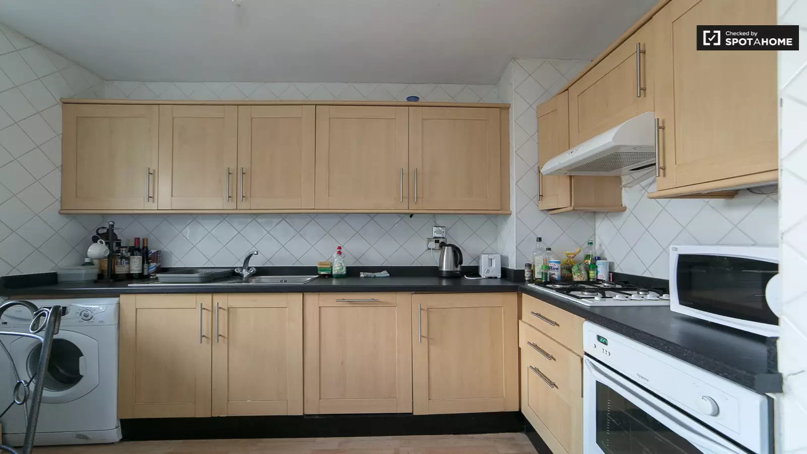Flat Redmans Road in Greater London