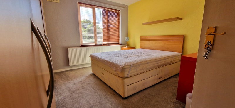 Room South Road in Greater London