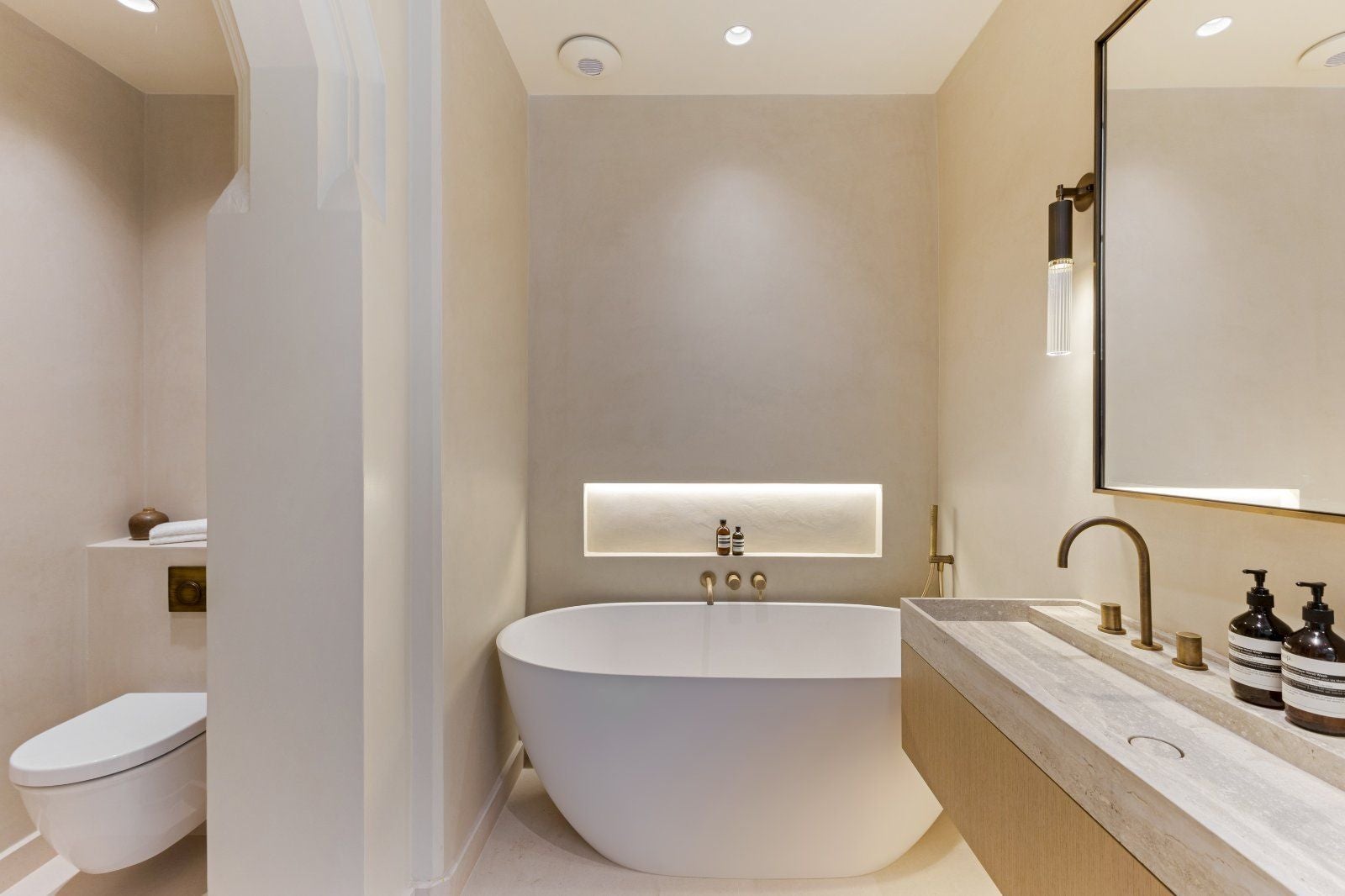 Flat Brompton Square in Greater London