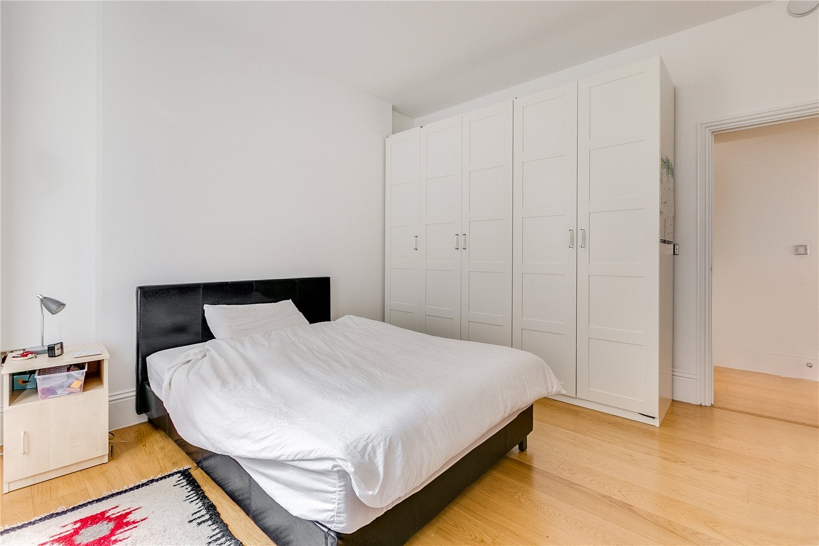 Flat Nevern Square in Greater London