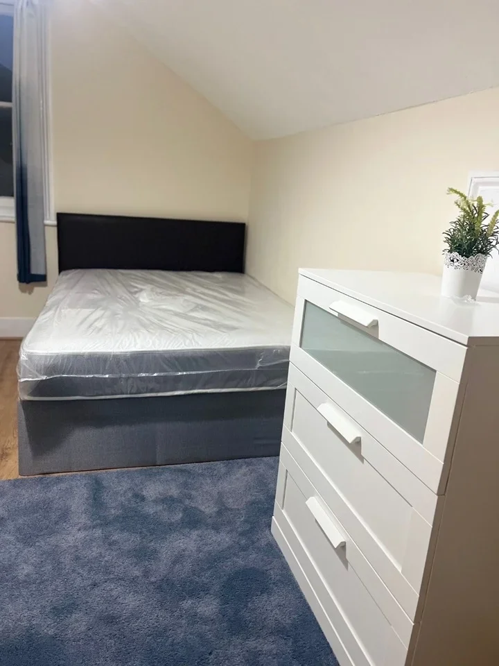 Room Earlham Grove in Greater London