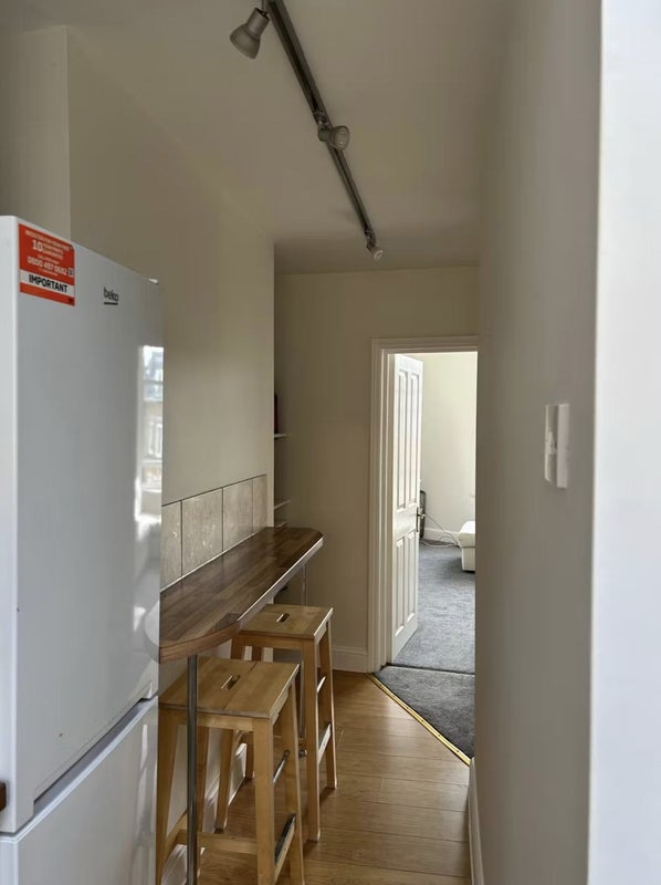 Flat Mountgrove Road in Greater London