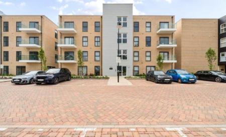 Flat Fairhaven Drive in Reading