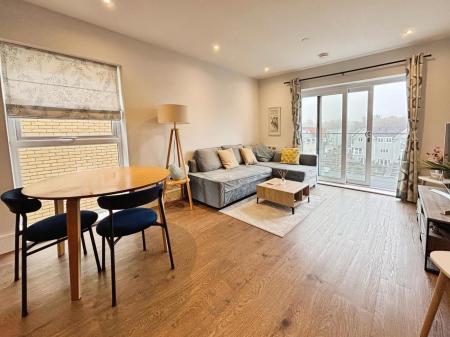 Flat Fairhaven Drive in Reading
