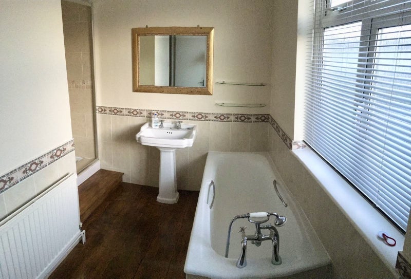 Room Radbourne Avenue in Greater London