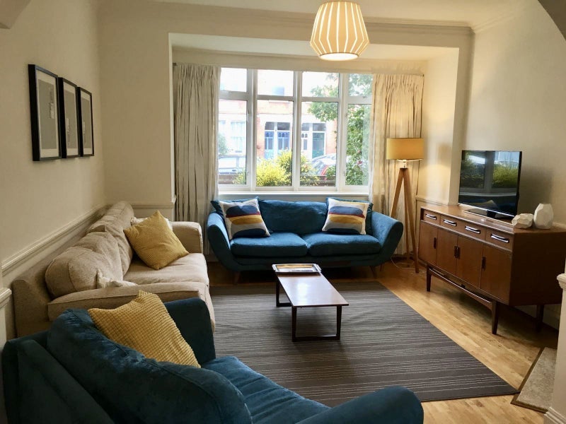 Room Radbourne Avenue in Greater London