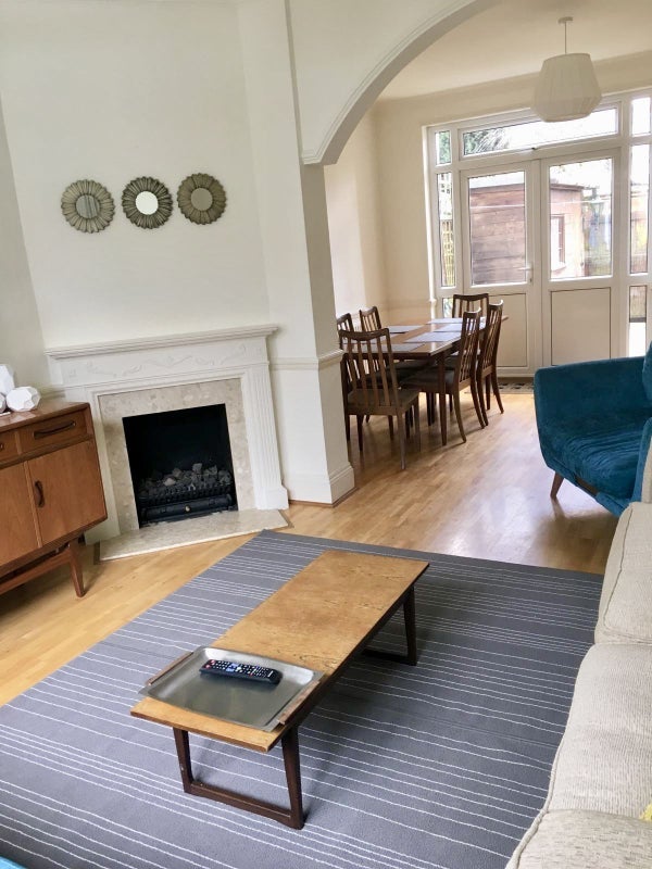 Room Radbourne Avenue in Greater London