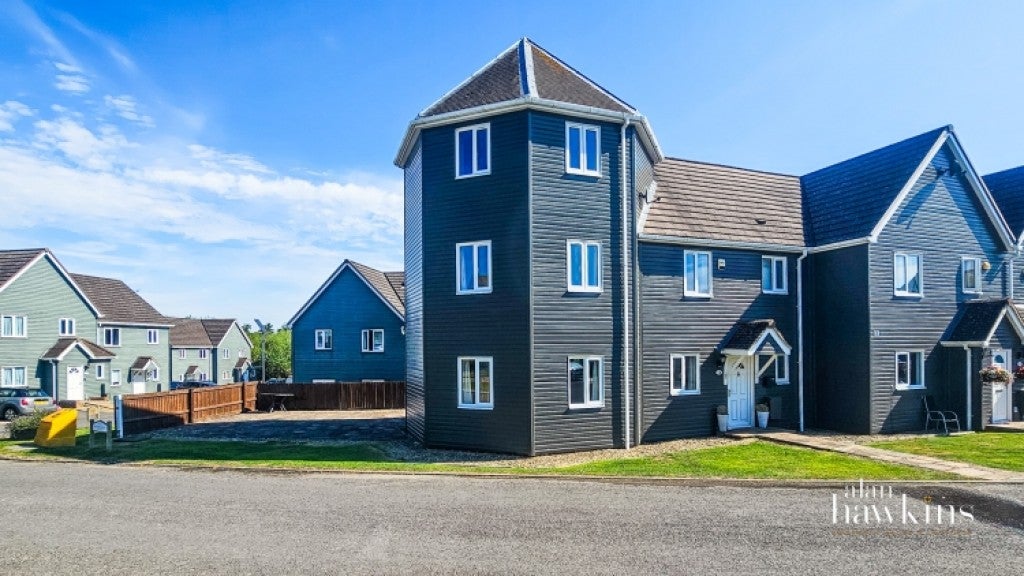 House Wiltshire Crescent in Royal Wootton Bassett
