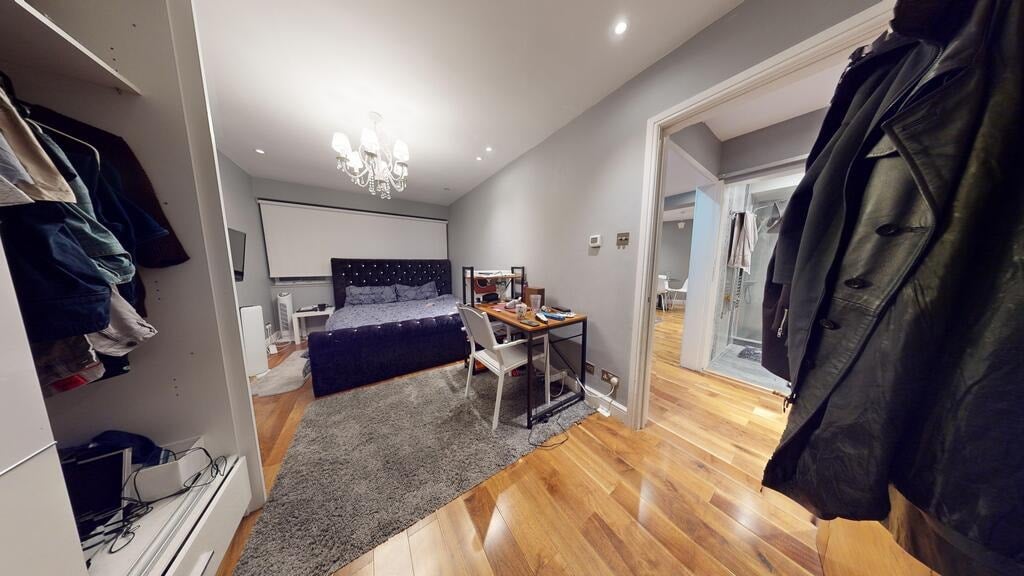 Flat Ovington Gardens in Greater London