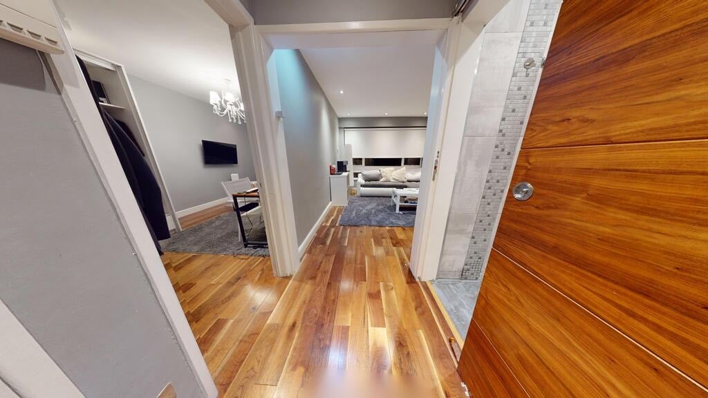 Flat Ovington Gardens in Greater London