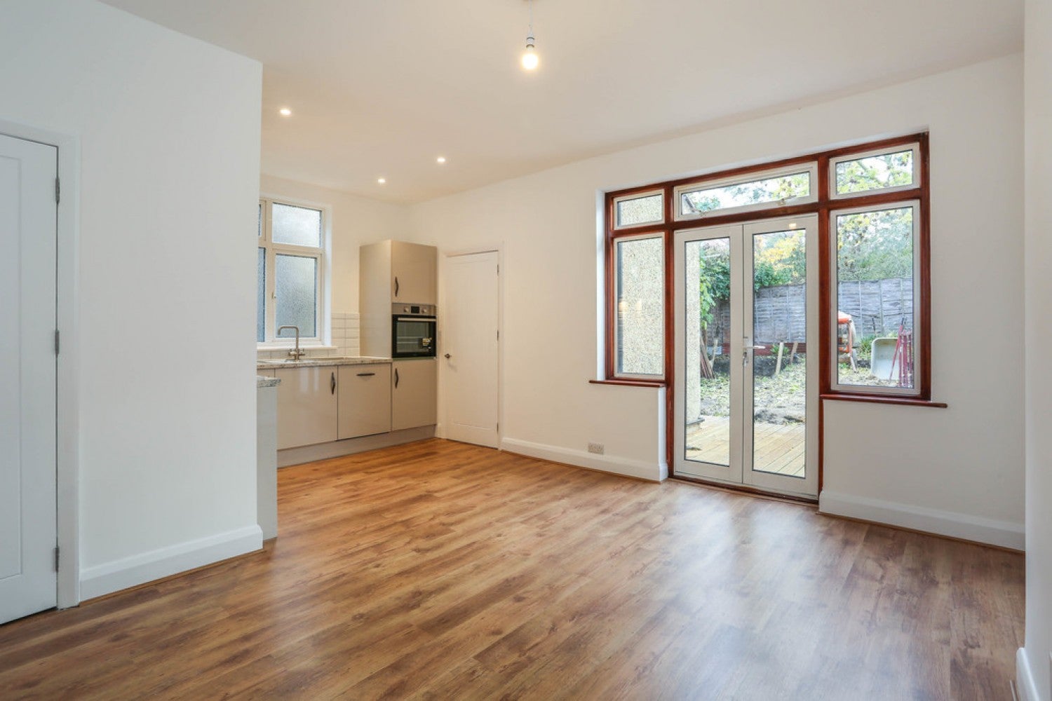 House Waverley Avenue in Greater London