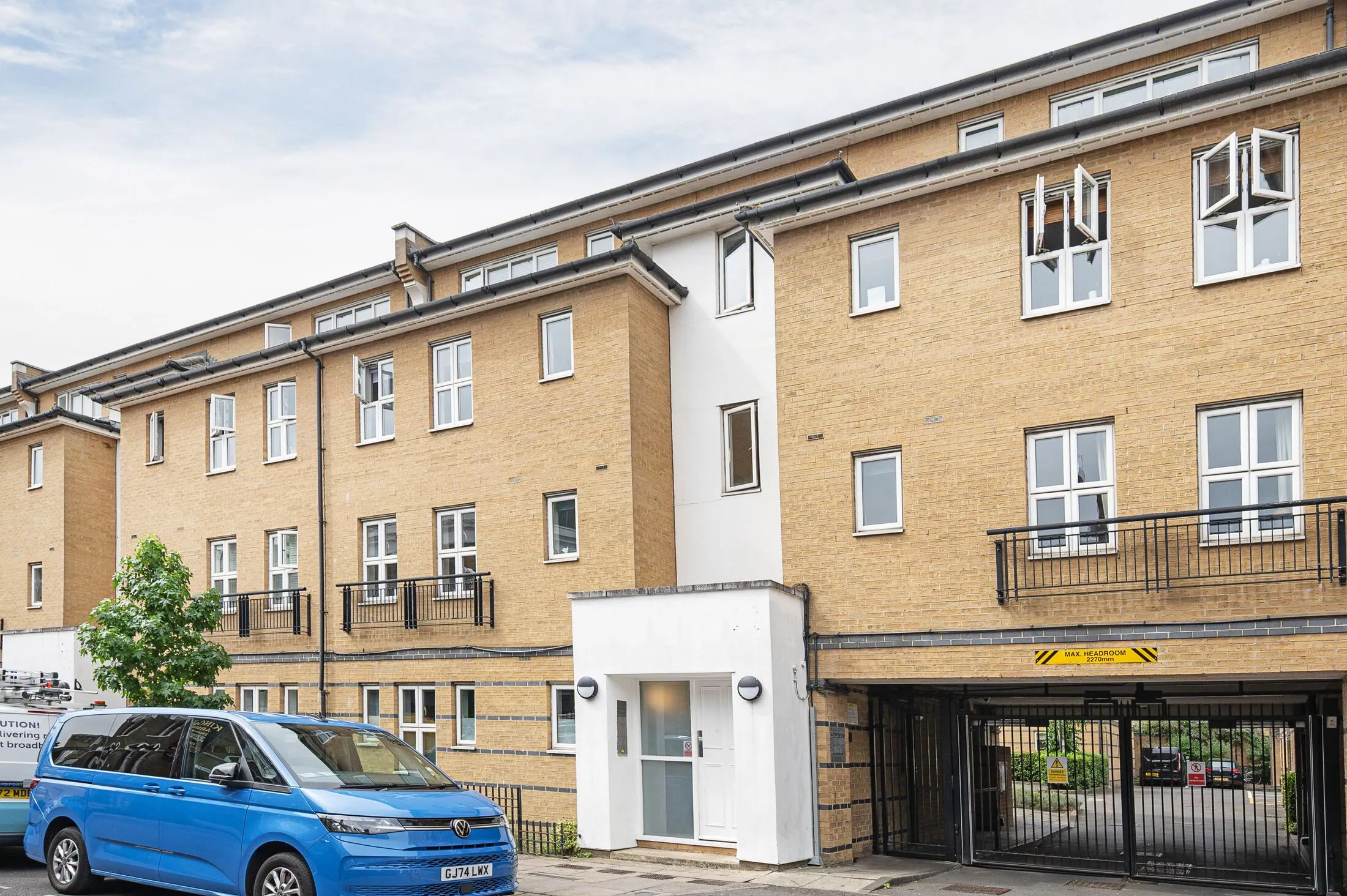 Flat Buckfast Street in Greater London