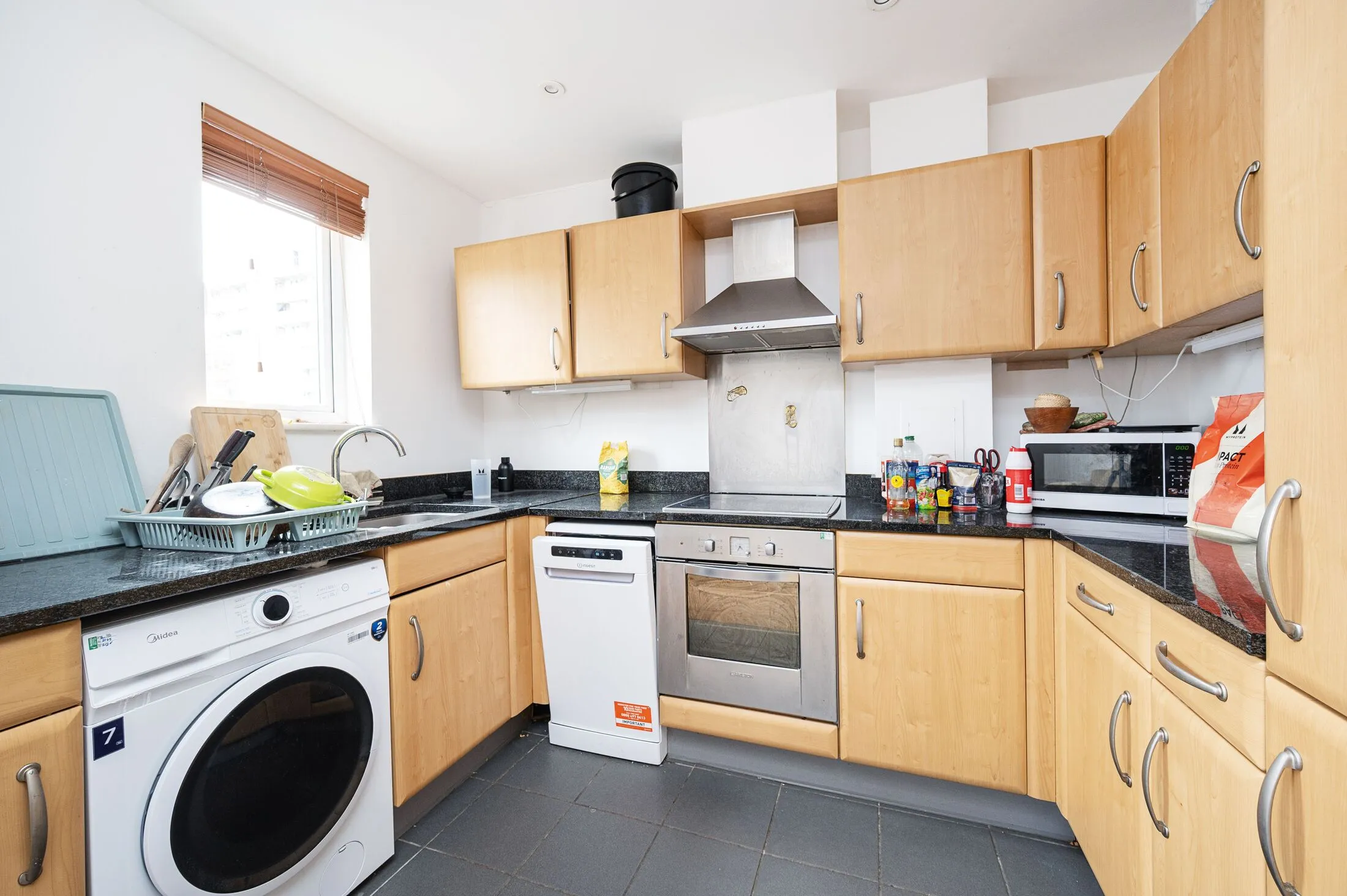 Flat Buckfast Street in Greater London