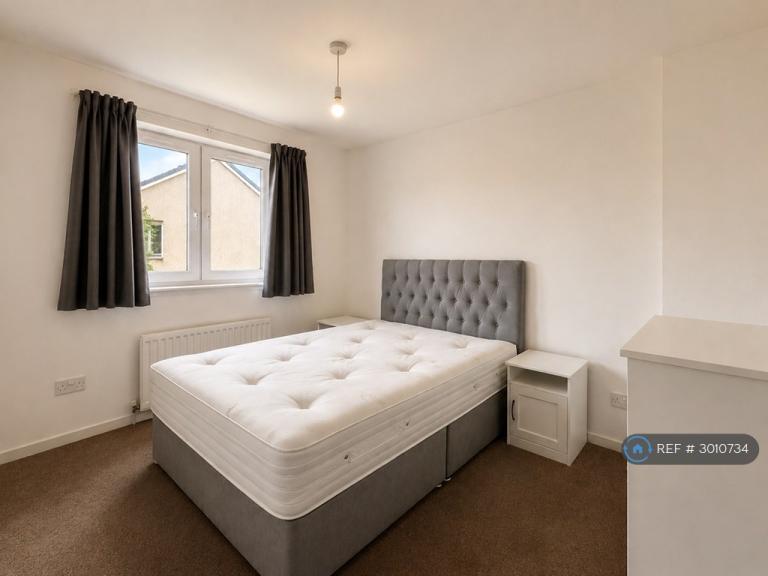 Flat Saughton Road in City of Edinburgh