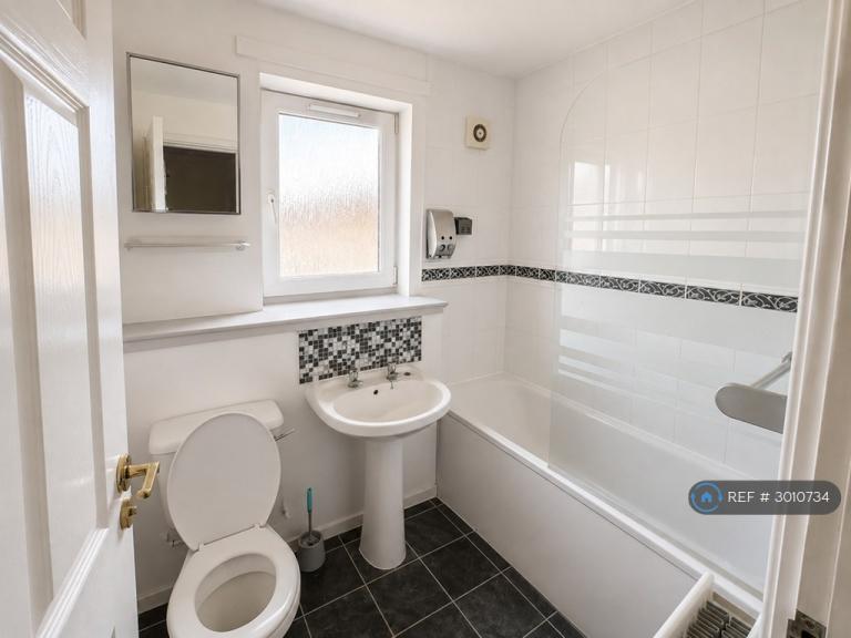 Flat Saughton Road in City of Edinburgh
