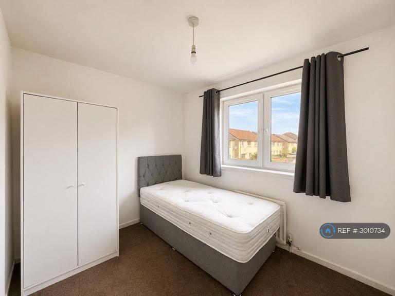Flat Saughton Road in City of Edinburgh