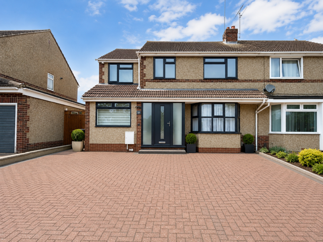 House Donnington Grove in Swindon