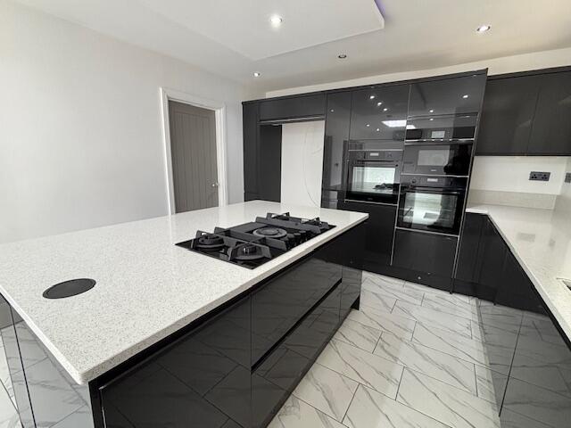 House Donnington Grove in Swindon