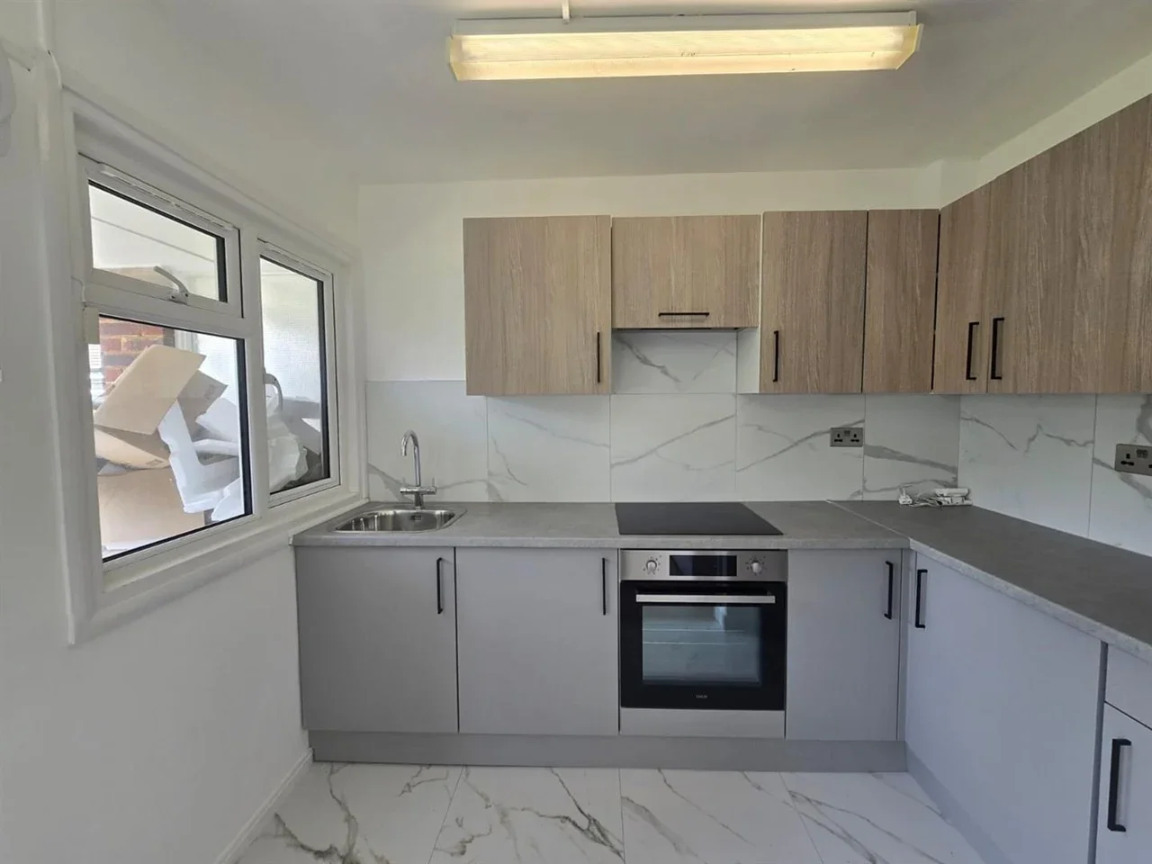 Flat Sawley Road in Greater London