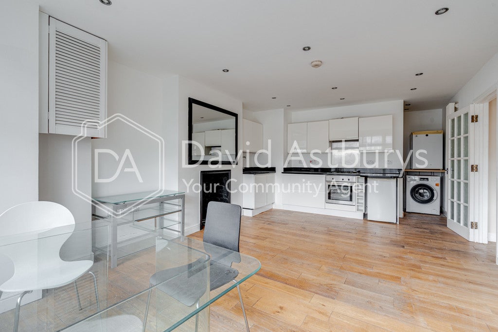Flat Brondesbury Villas in Greater London