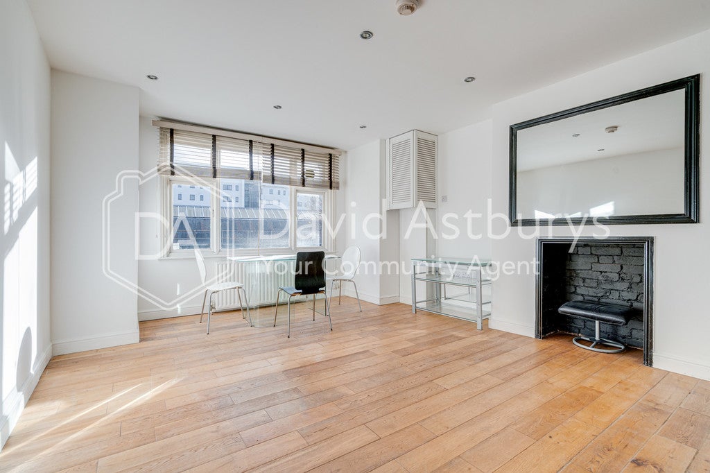 Flat Brondesbury Villas in Greater London