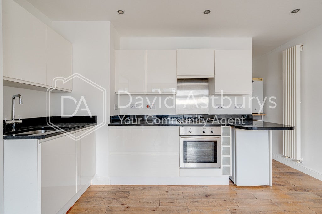 Flat Brondesbury Villas in Greater London