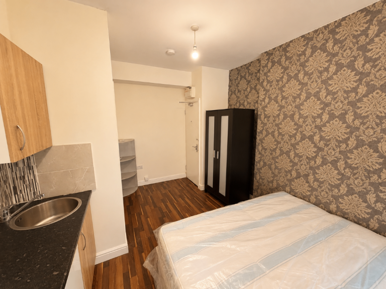 Flat Riverdale Road in Greater London