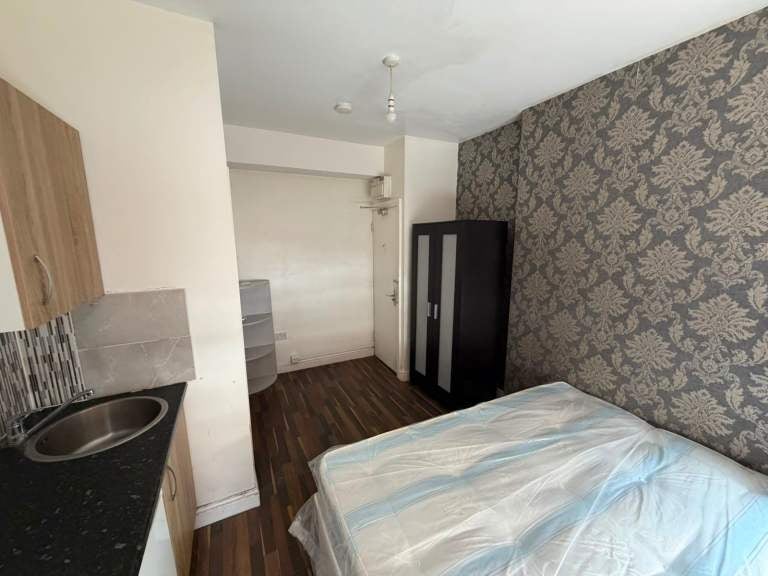 Flat Riverdale Road in Greater London