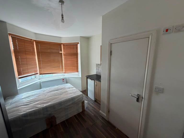 Flat Riverdale Road in Greater London