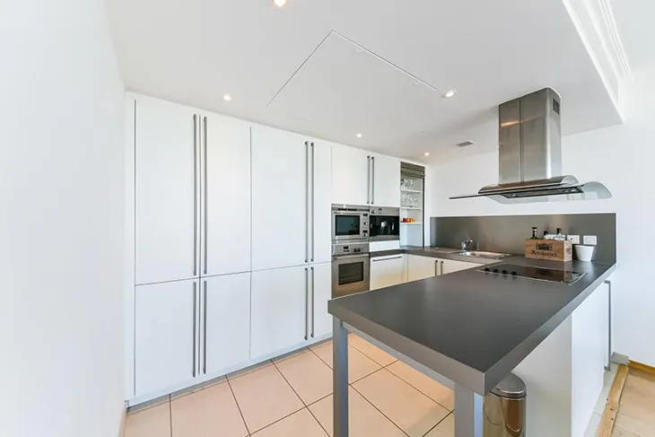 Flat Hertsmere Road in Greater London