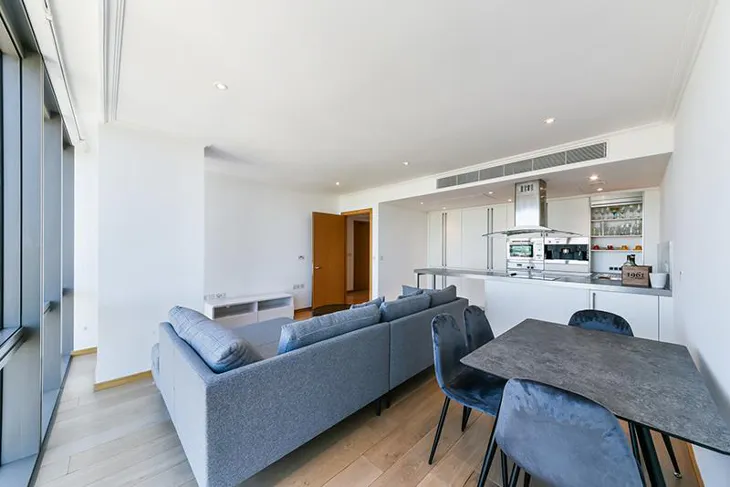 Flat Hertsmere Road in Greater London
