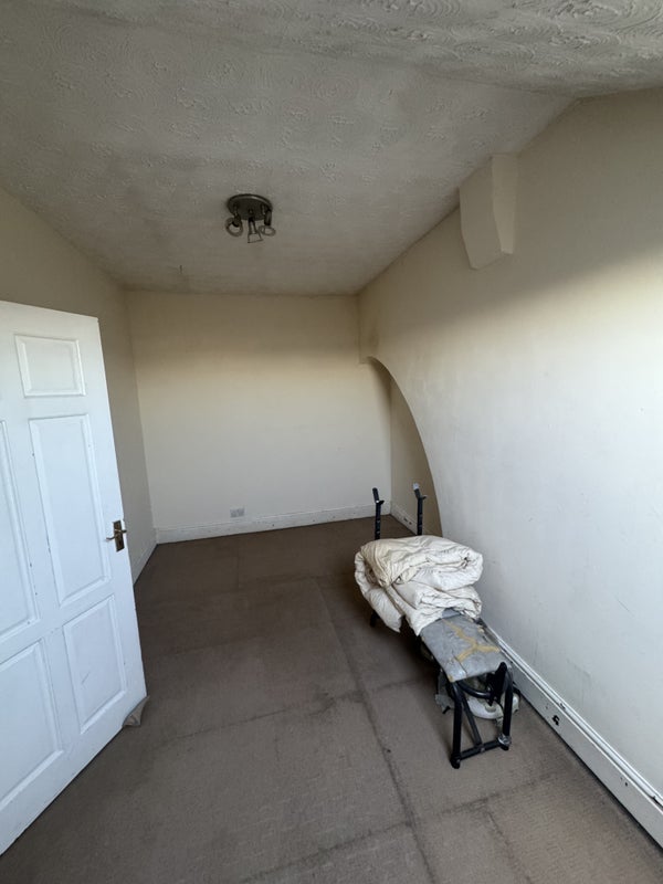 Room Eccles New Road in Salford