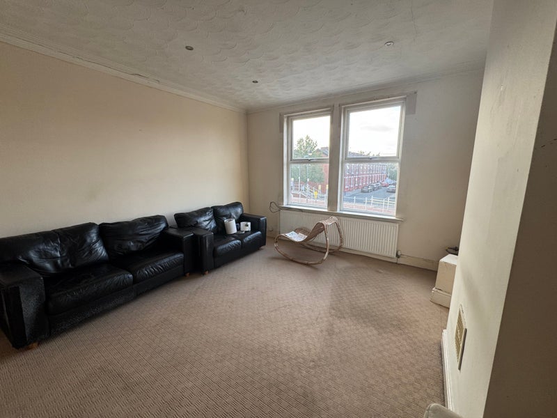 Room Eccles New Road in Salford