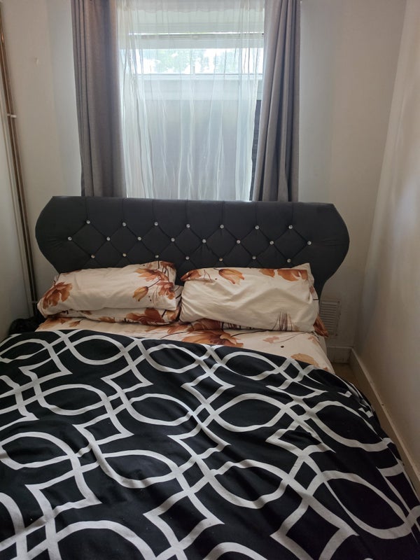 Flat Osborne Gardens in Greater London