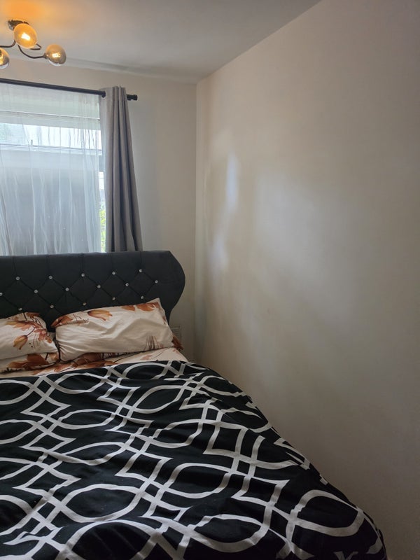 Flat Osborne Gardens in Greater London
