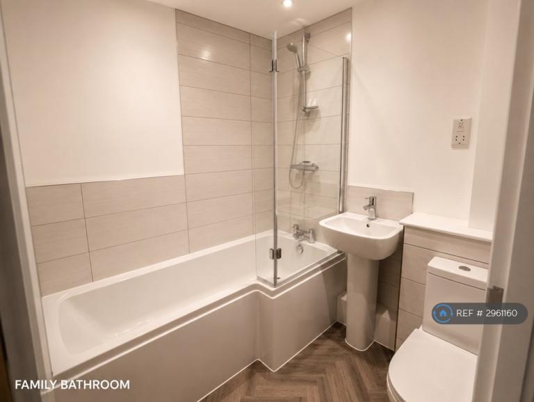 Flat Lonsdale Place in Derby