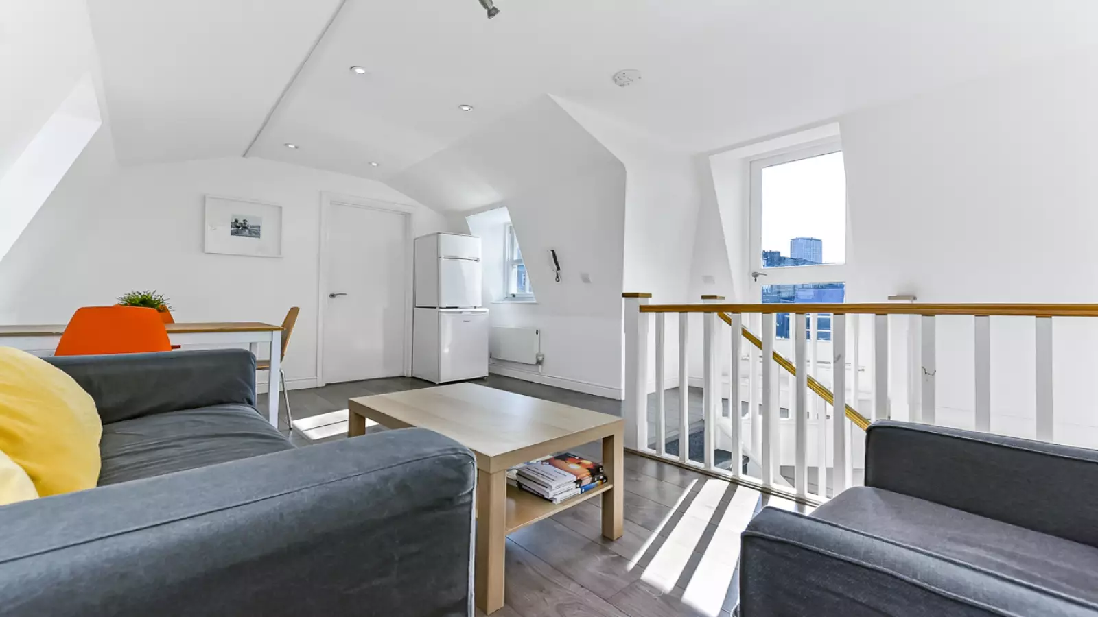 Flat Goodge Place in Greater London
