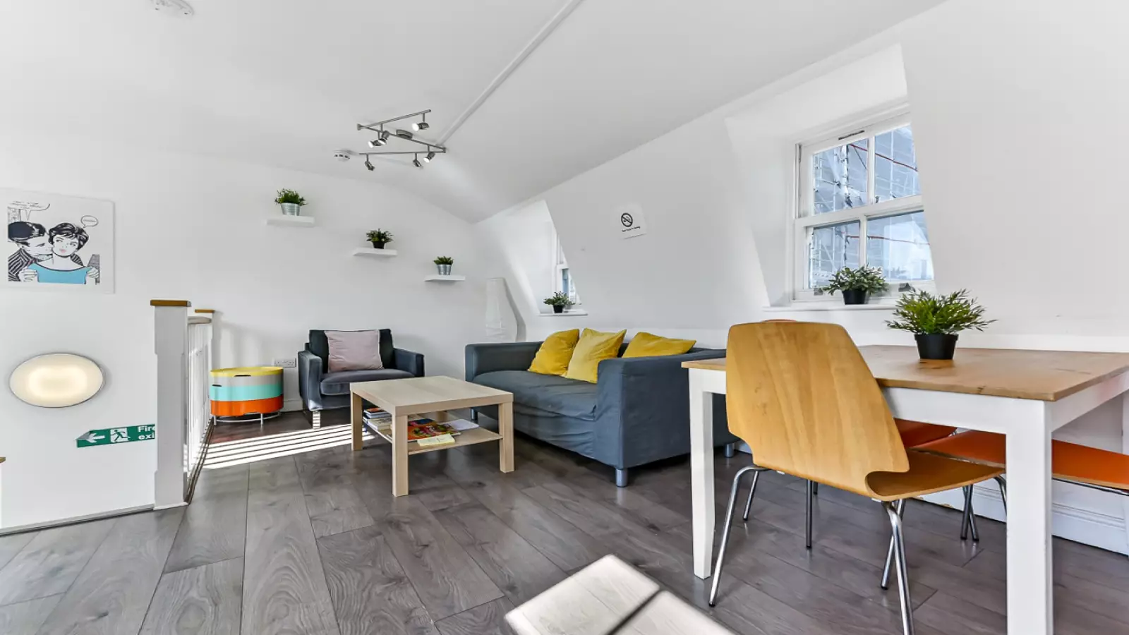 Flat Goodge Place in Greater London