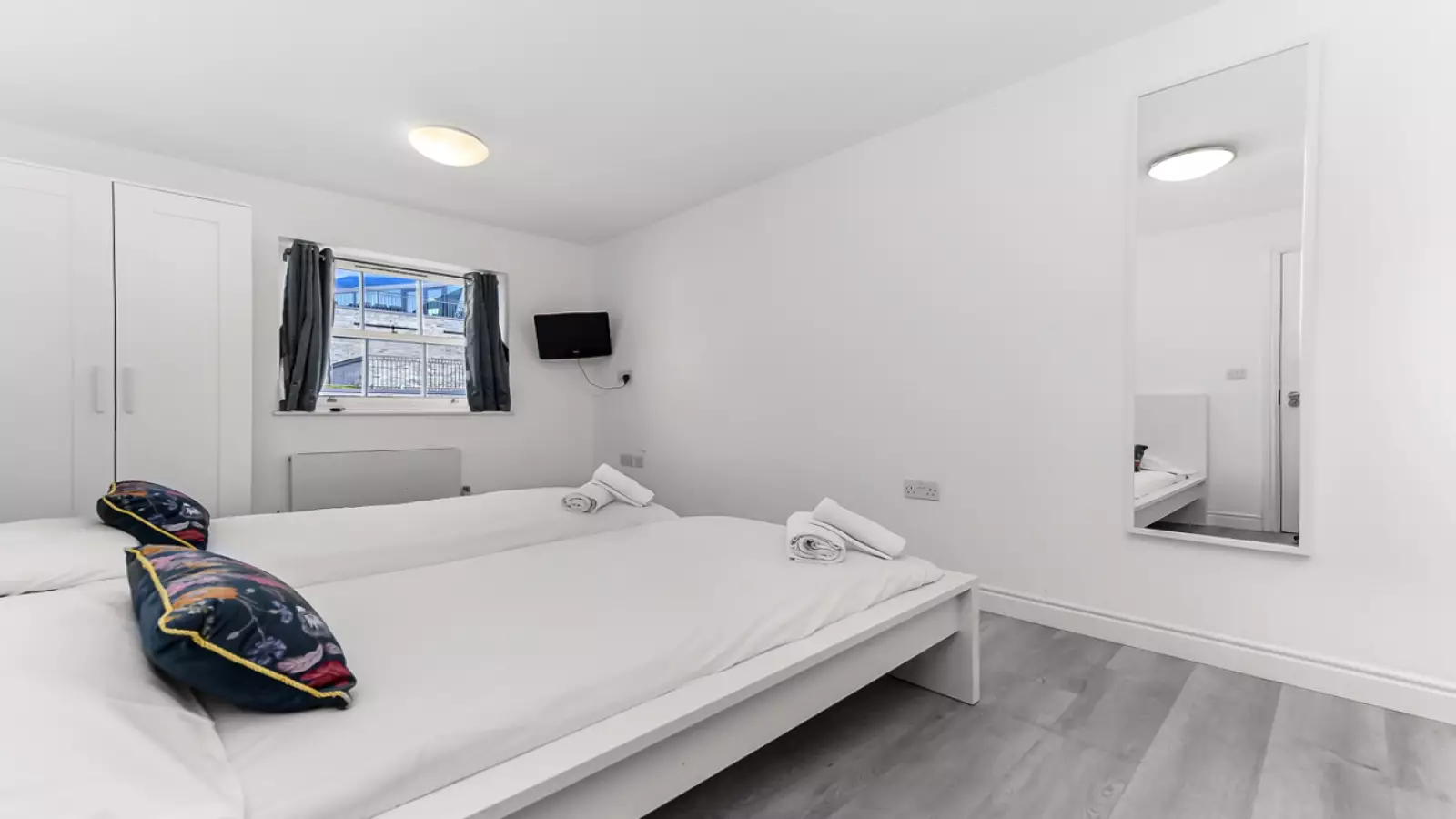 Flat Goodge Place in Greater London
