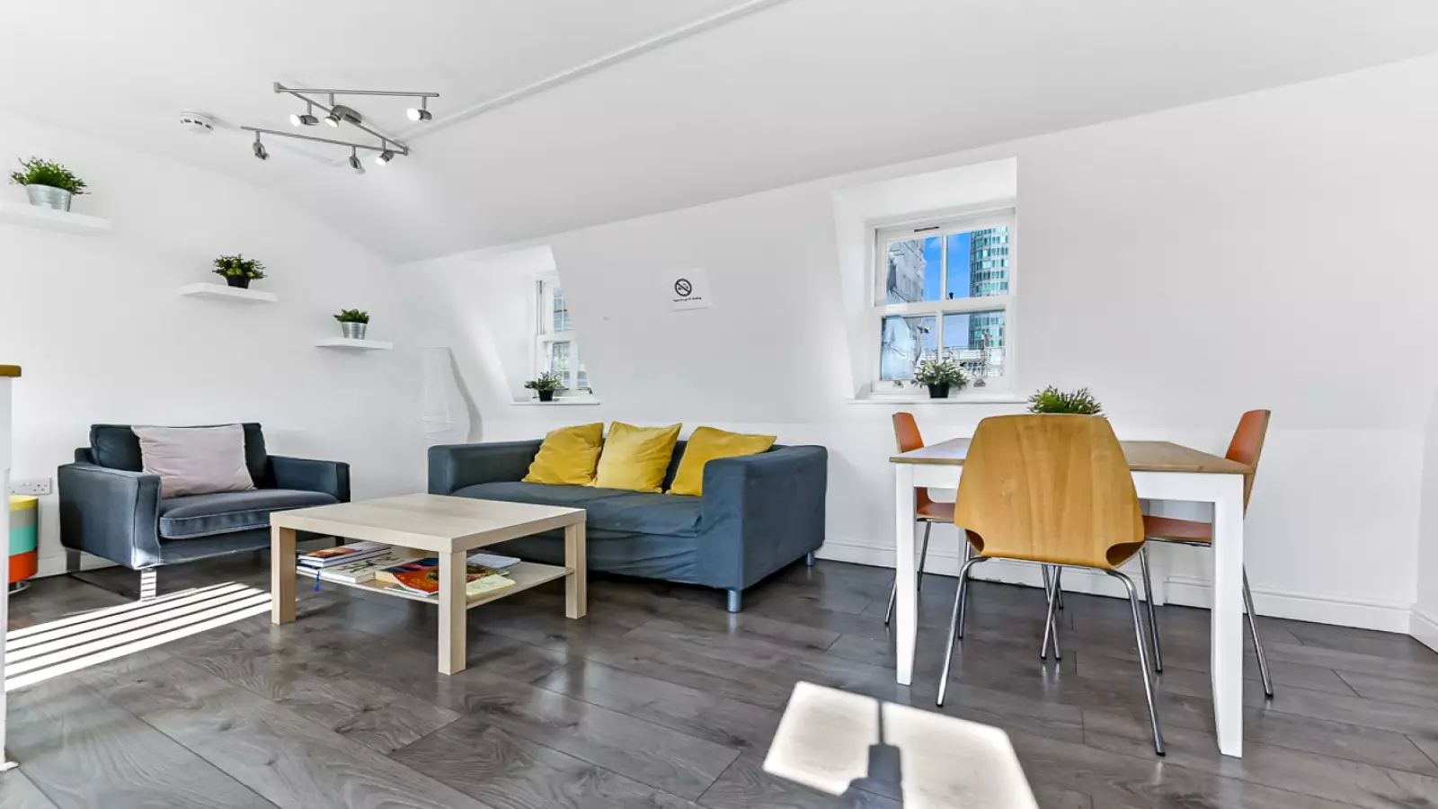 Flat Goodge Place in Greater London