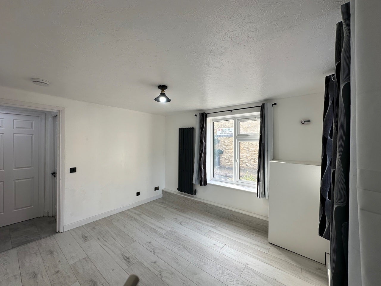 Flat Manor Close in Greater London