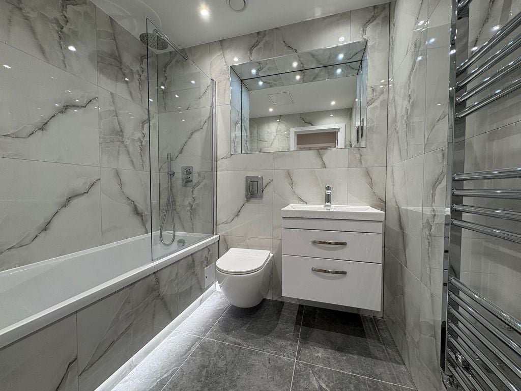 Flat Fishponds Road in Wokingham