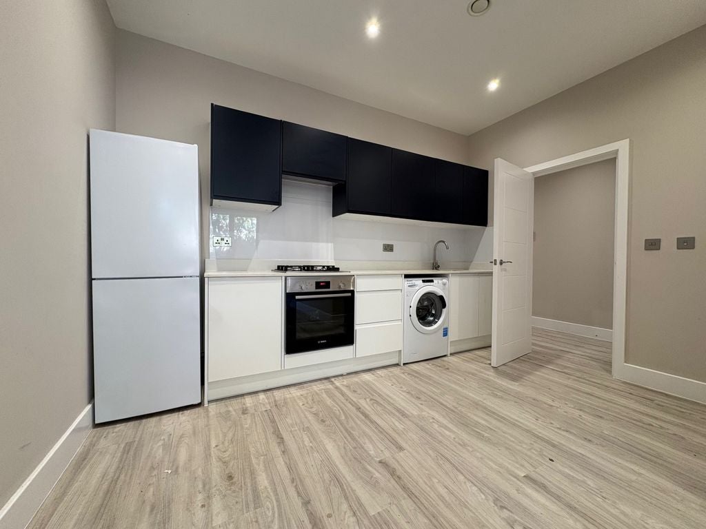 Flat Fishponds Road in Wokingham
