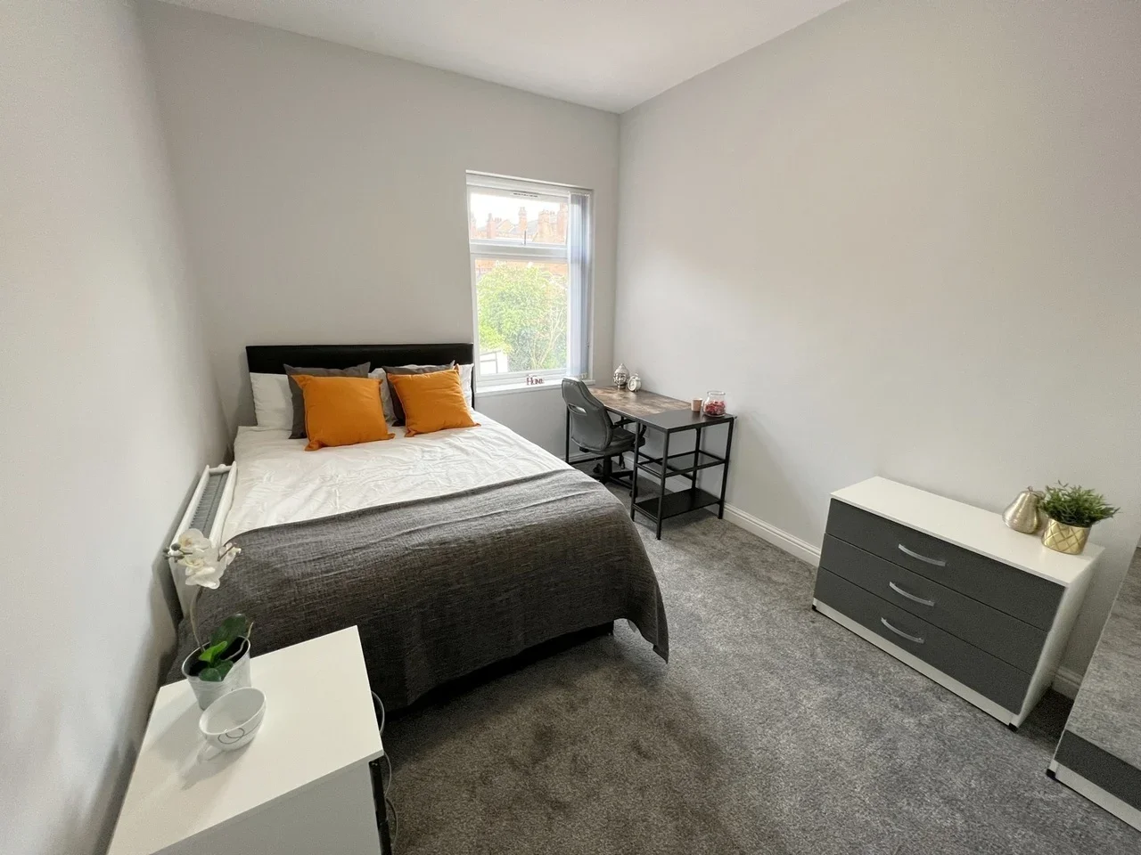 Room Cannon Hill Road in Birmingham